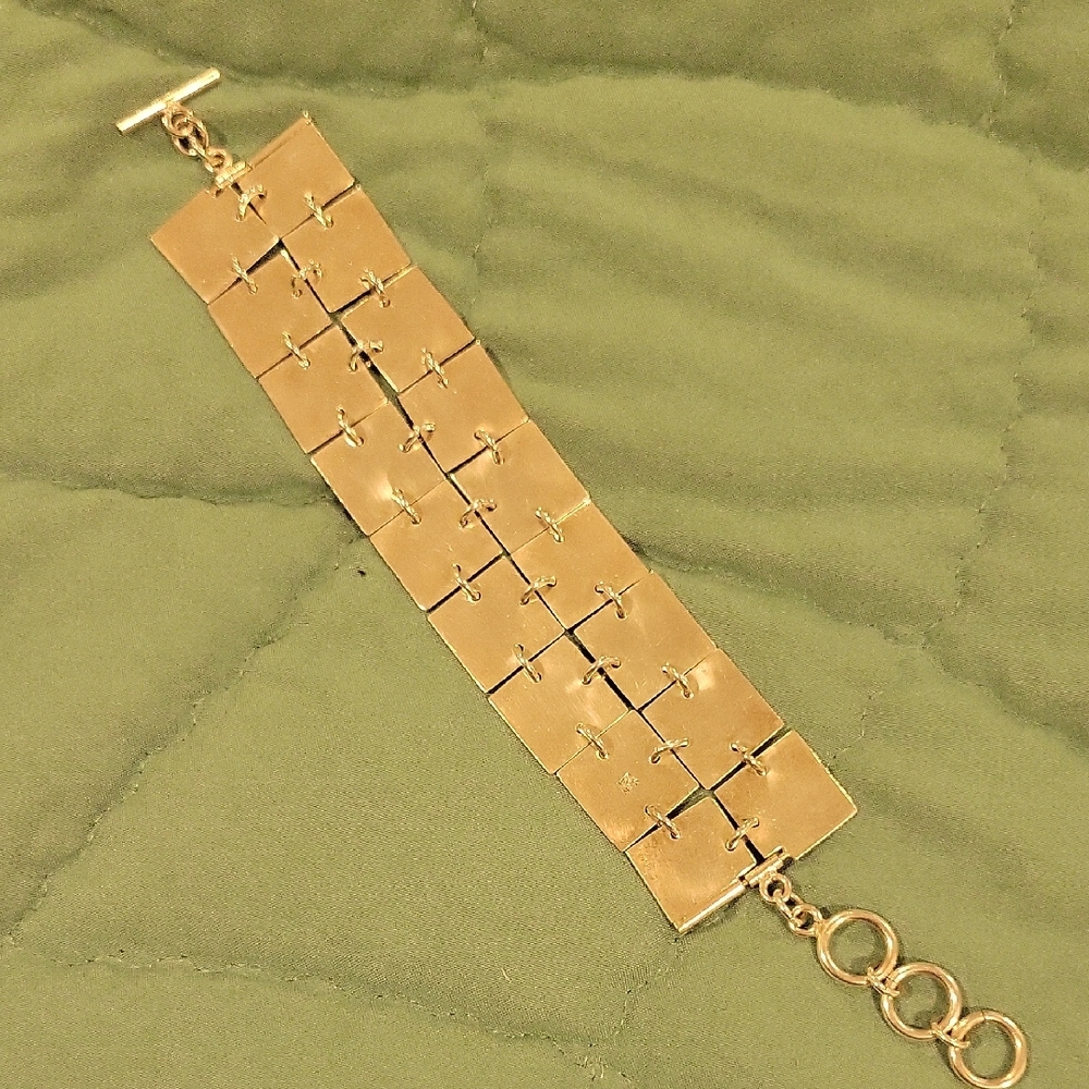 Elegant Gold Bracelet